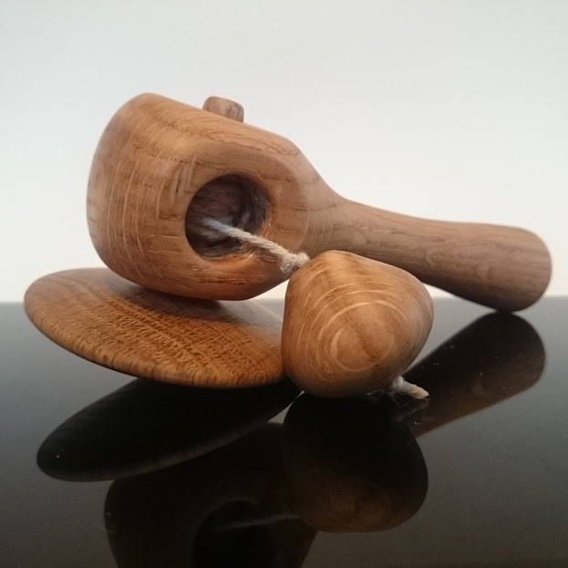 An oak spinning top and launcher